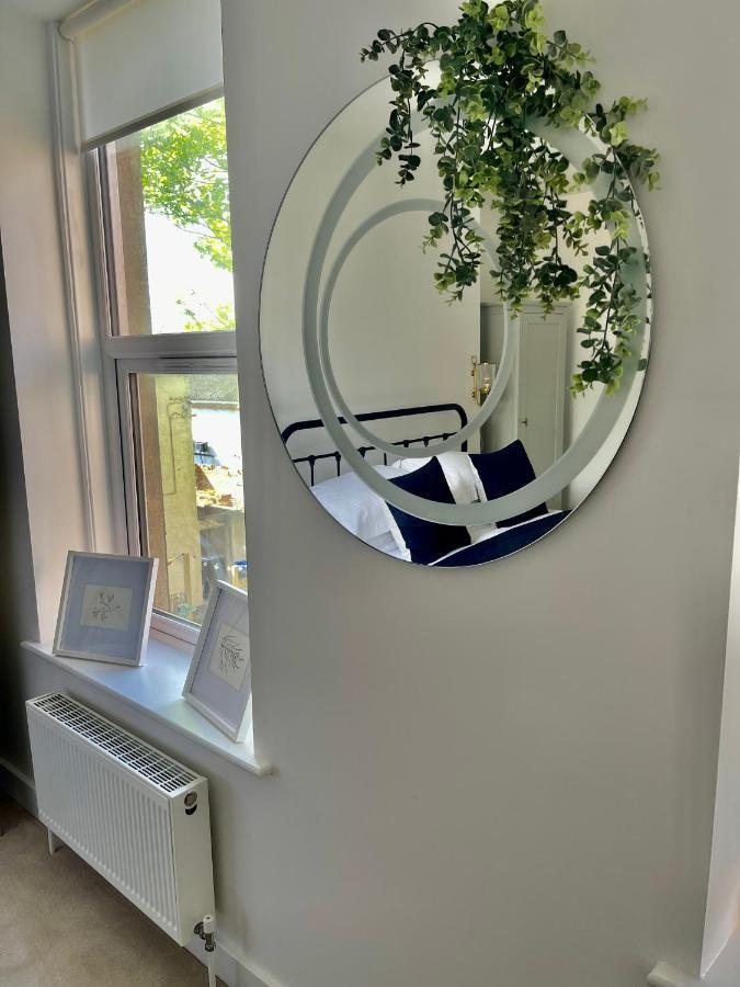 Seaview Flat With Balcony, Spacious 2 Bedroom Worthing Eksteriør billede