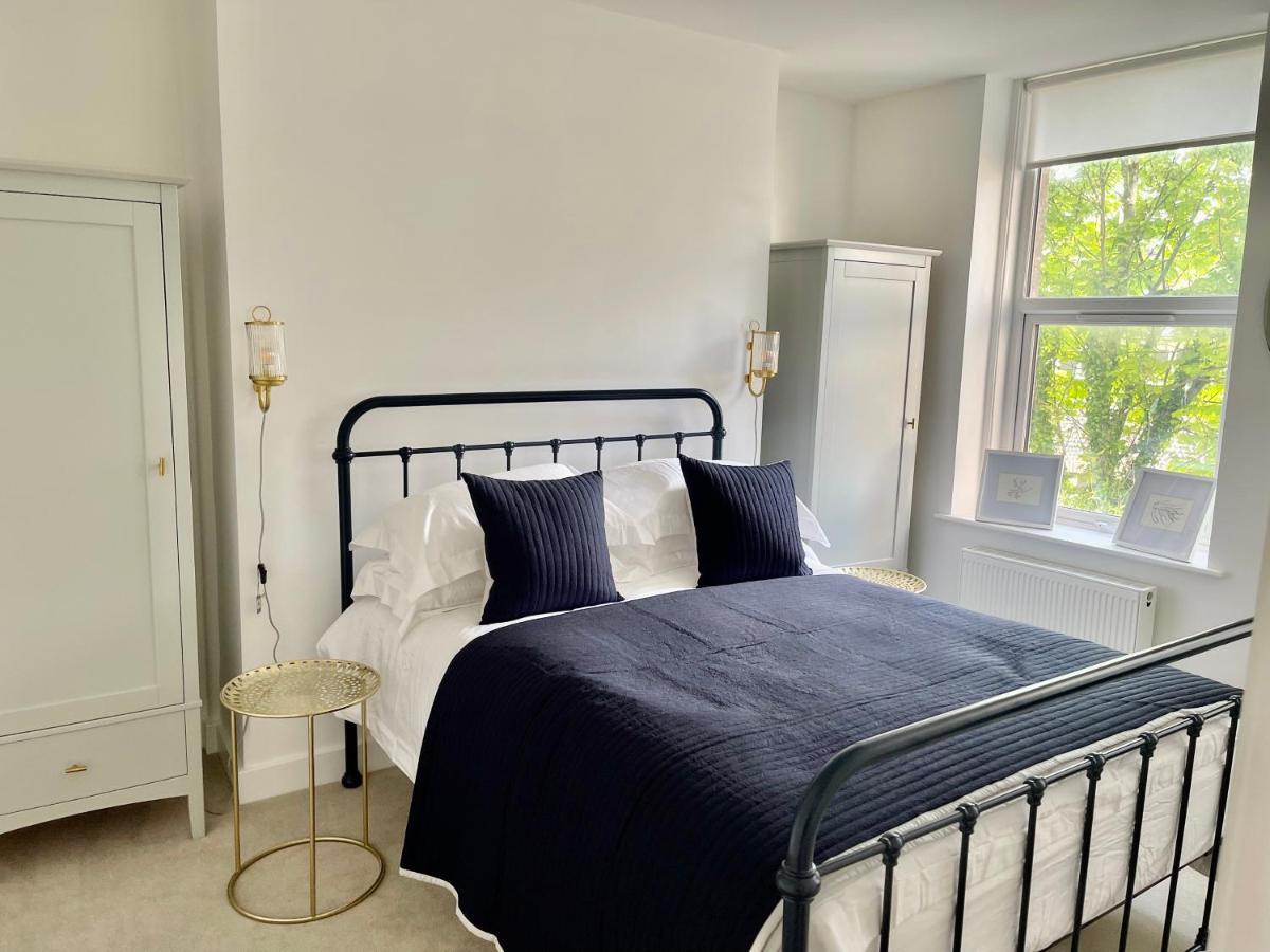 Seaview Flat With Balcony, Spacious 2 Bedroom Worthing Eksteriør billede