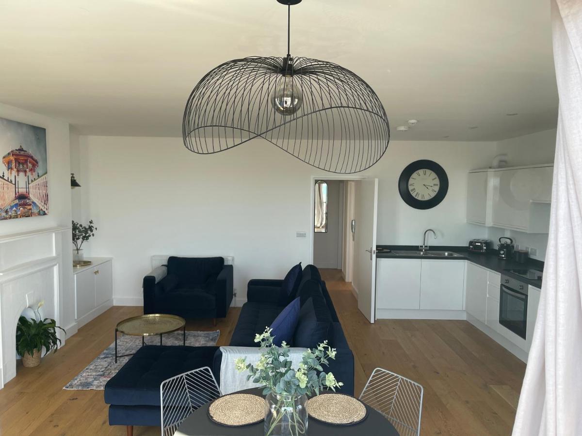 Seaview Flat With Balcony, Spacious 2 Bedroom Worthing Eksteriør billede