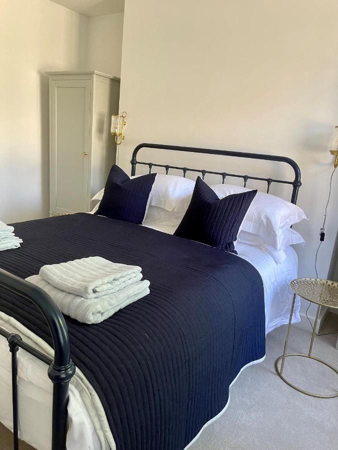 Seaview Flat With Balcony, Spacious 2 Bedroom Worthing Eksteriør billede