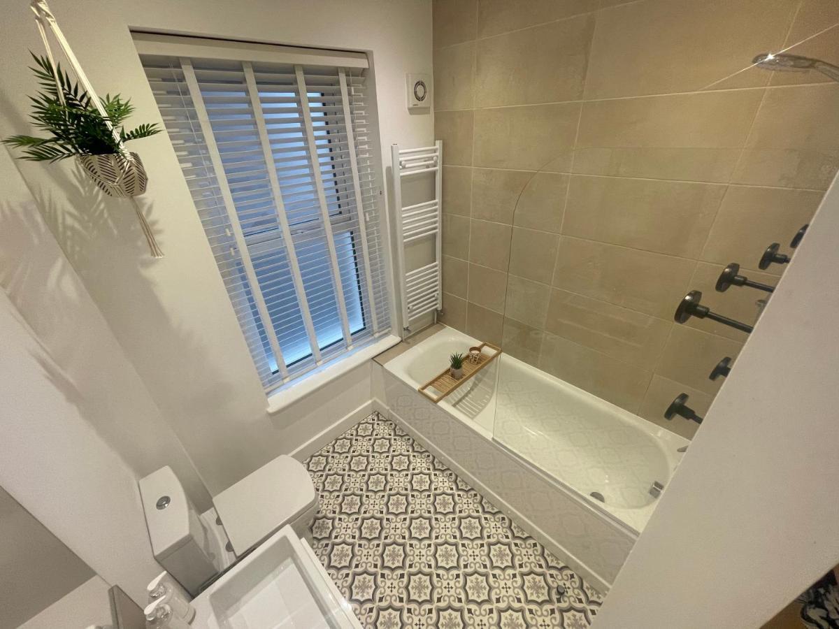 Seaview Flat With Balcony, Spacious 2 Bedroom Worthing Eksteriør billede