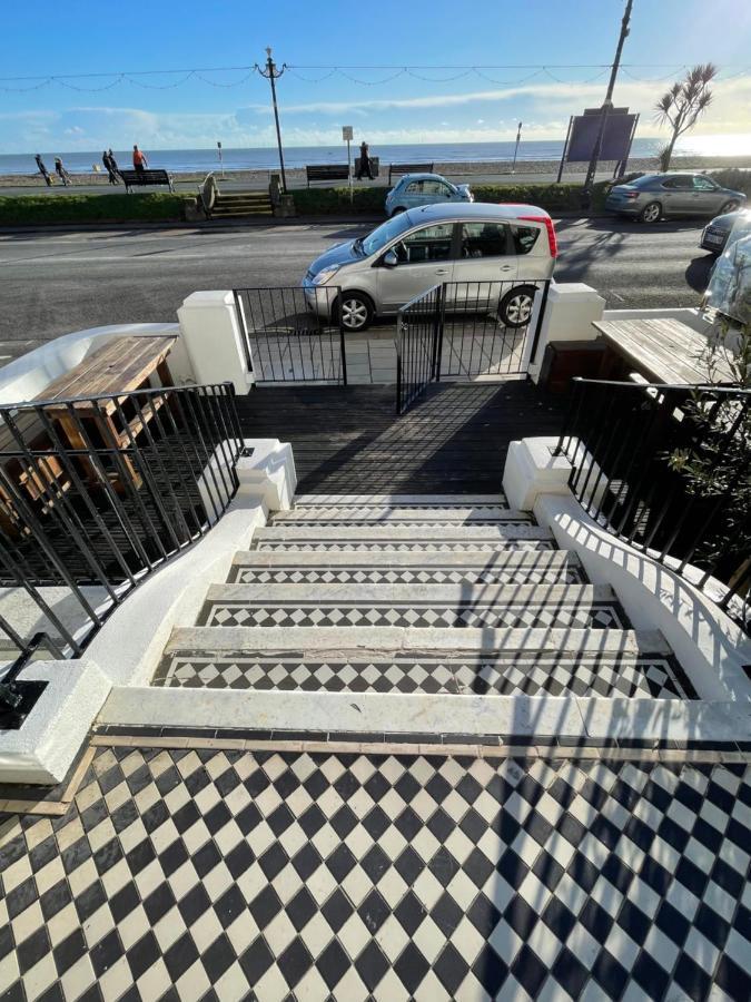 Seaview Flat With Balcony, Spacious 2 Bedroom Worthing Eksteriør billede