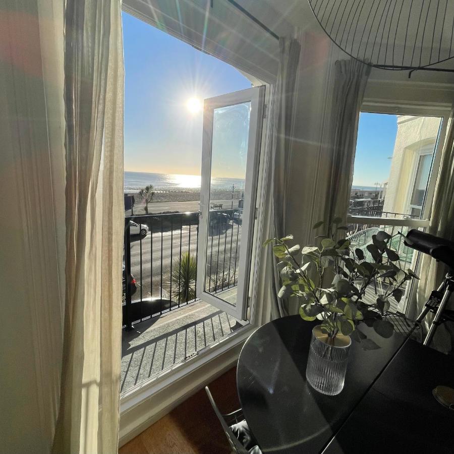Seaview Flat With Balcony, Spacious 2 Bedroom Worthing Eksteriør billede