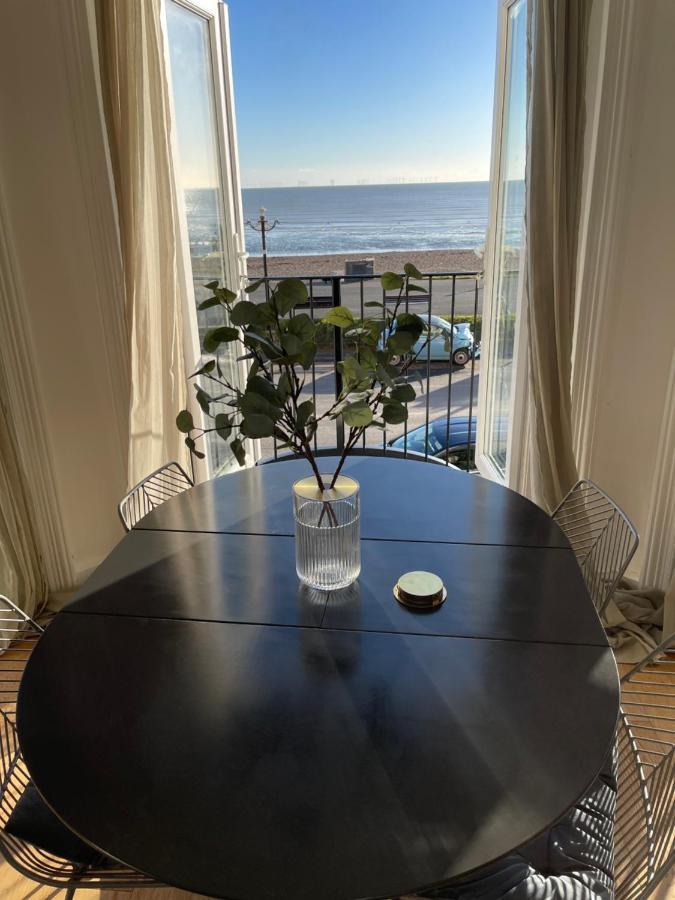 Seaview Flat With Balcony, Spacious 2 Bedroom Worthing Eksteriør billede