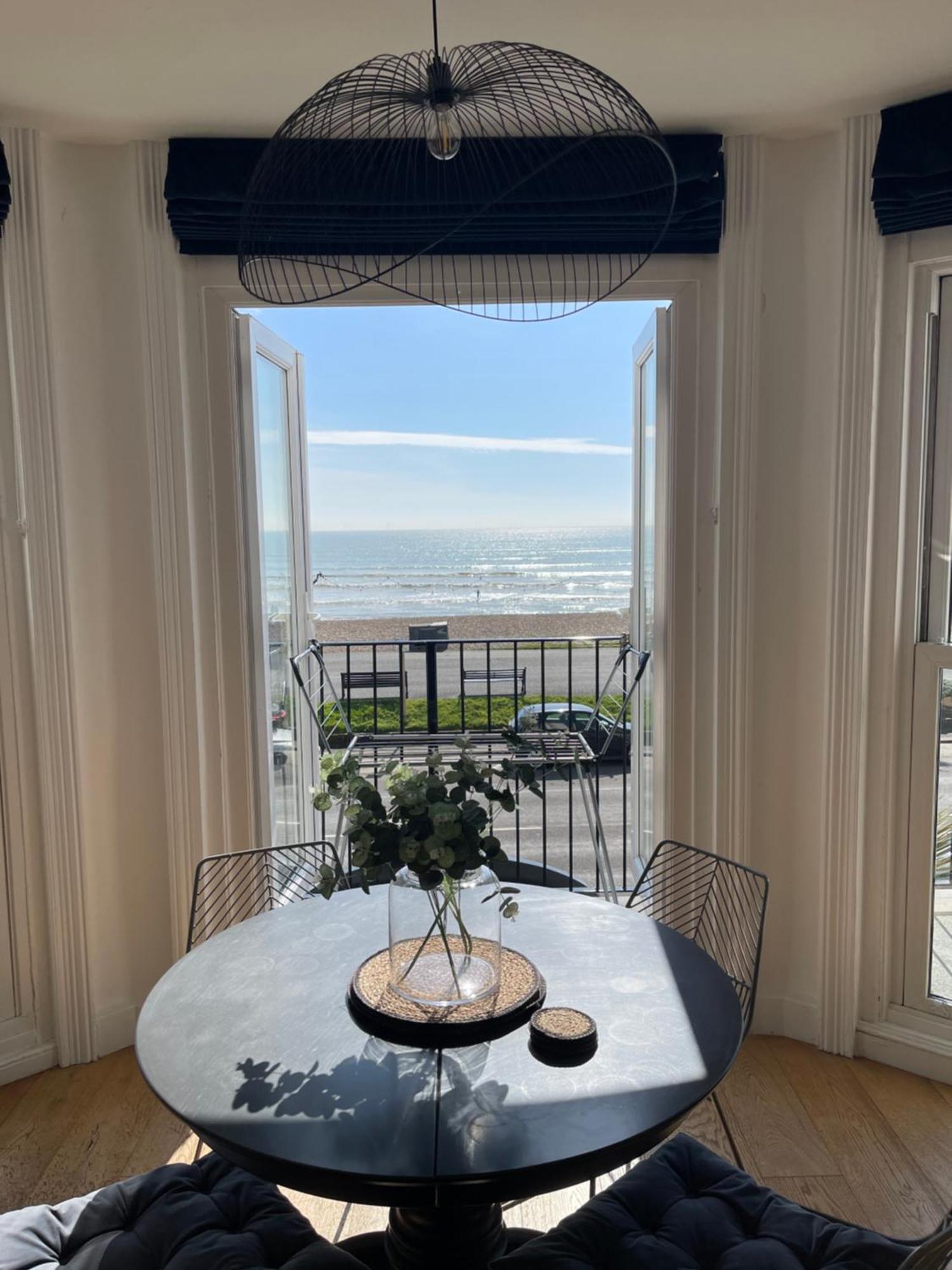 Seaview Flat With Balcony, Spacious 2 Bedroom Worthing Eksteriør billede